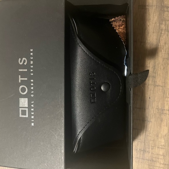 BRAND NEW!!! Gorgeous black Otis Sunglasses! - Picture 10 of 10